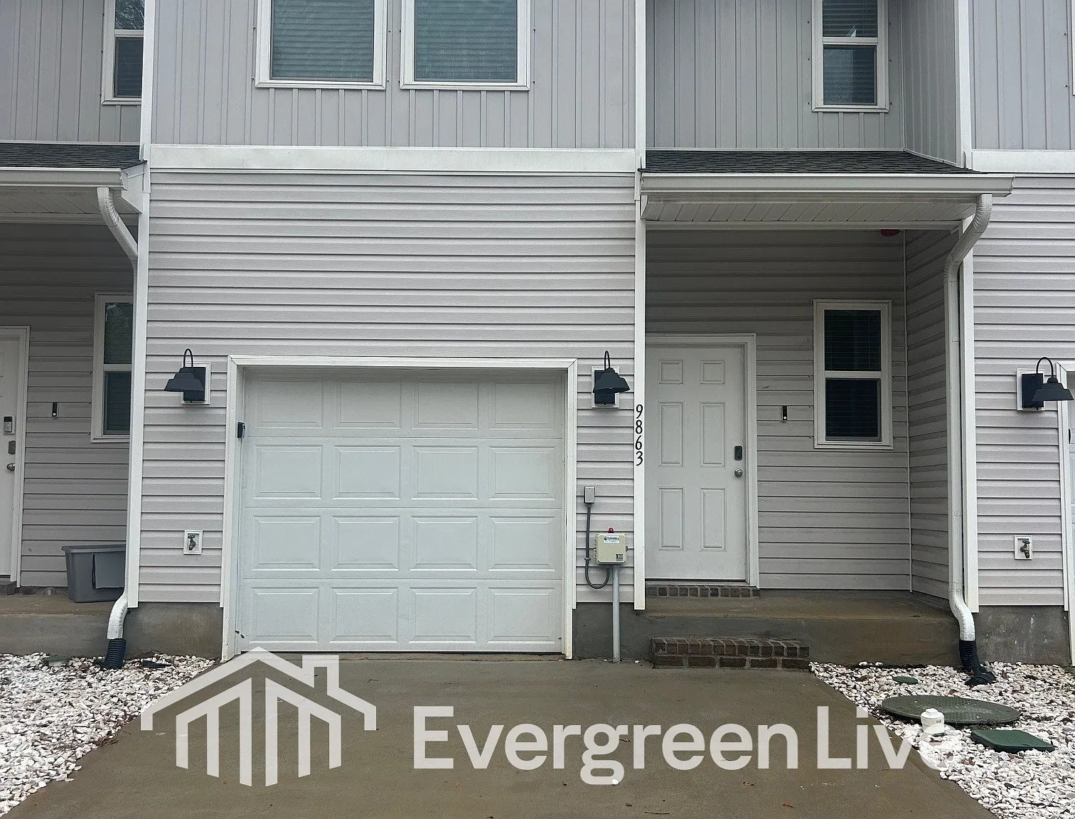 3 bed, 2.5 bath, 1516 sqft, $1,545 — Photo 1