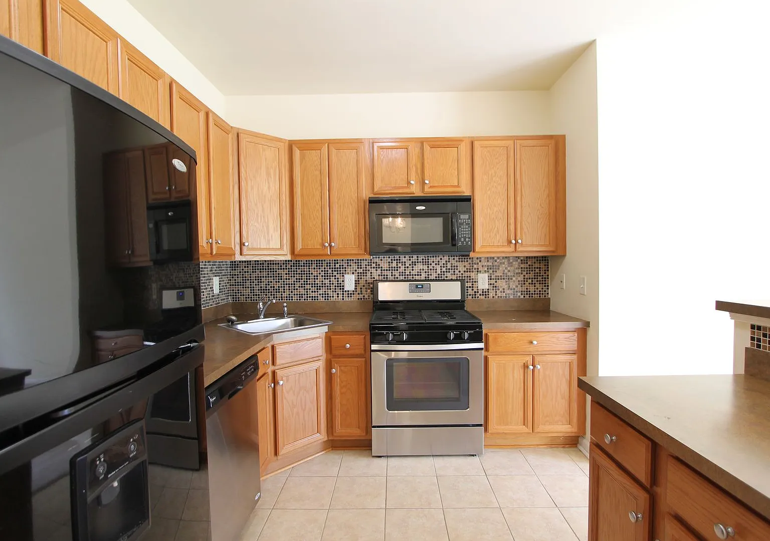 316 Ross Court (3BD/2.5BT) | Wyncote Townhome with Garage Parking — Photo 3