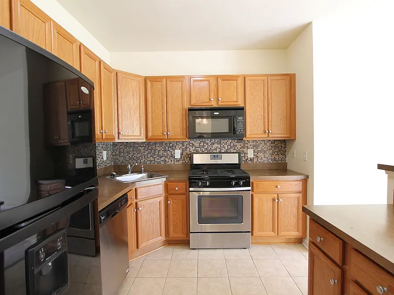 316 Ross Ct — Photo 3