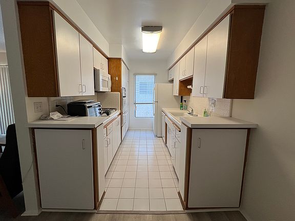 5th image of 3439 Mentone Ave