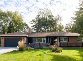 909 S Edgewood Ln, Mount Prospect, IL
