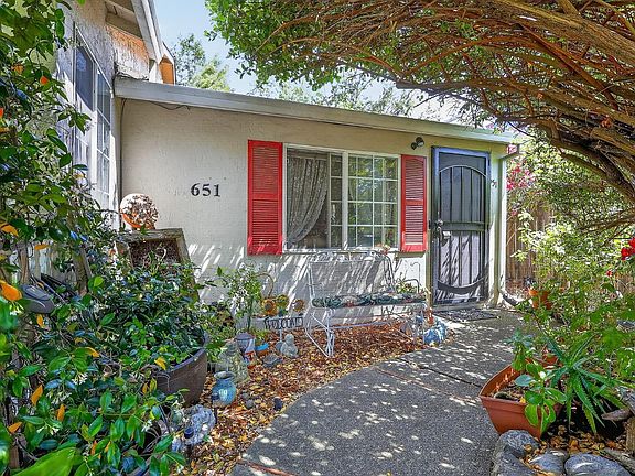 3rd image of 651 Russell Avenue