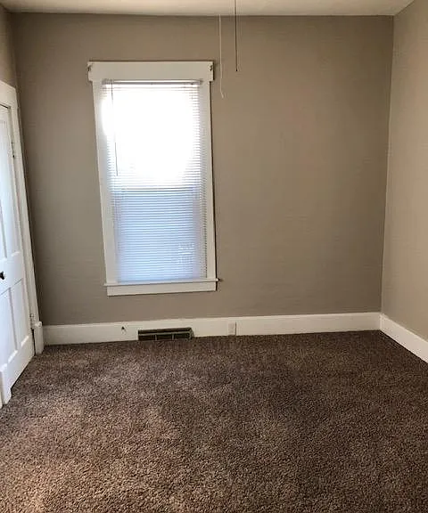 207 S Poplar St — Photo 8
