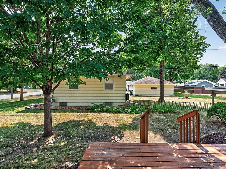 2036 Coral Ln — Photo 26
