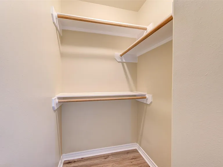 605 Center St #B — Photo 23