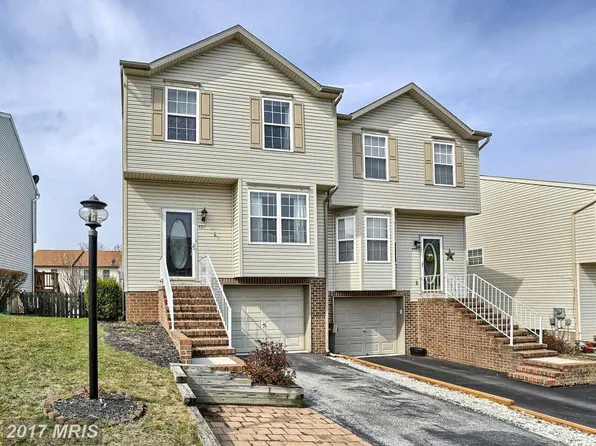 407 Debbi Ct, Hanover, PA 17331