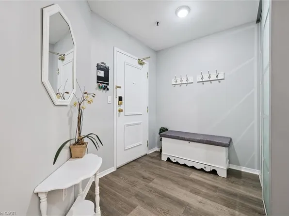 1009 Queenston Rd #205, Cambridge, ON N3H 3K7