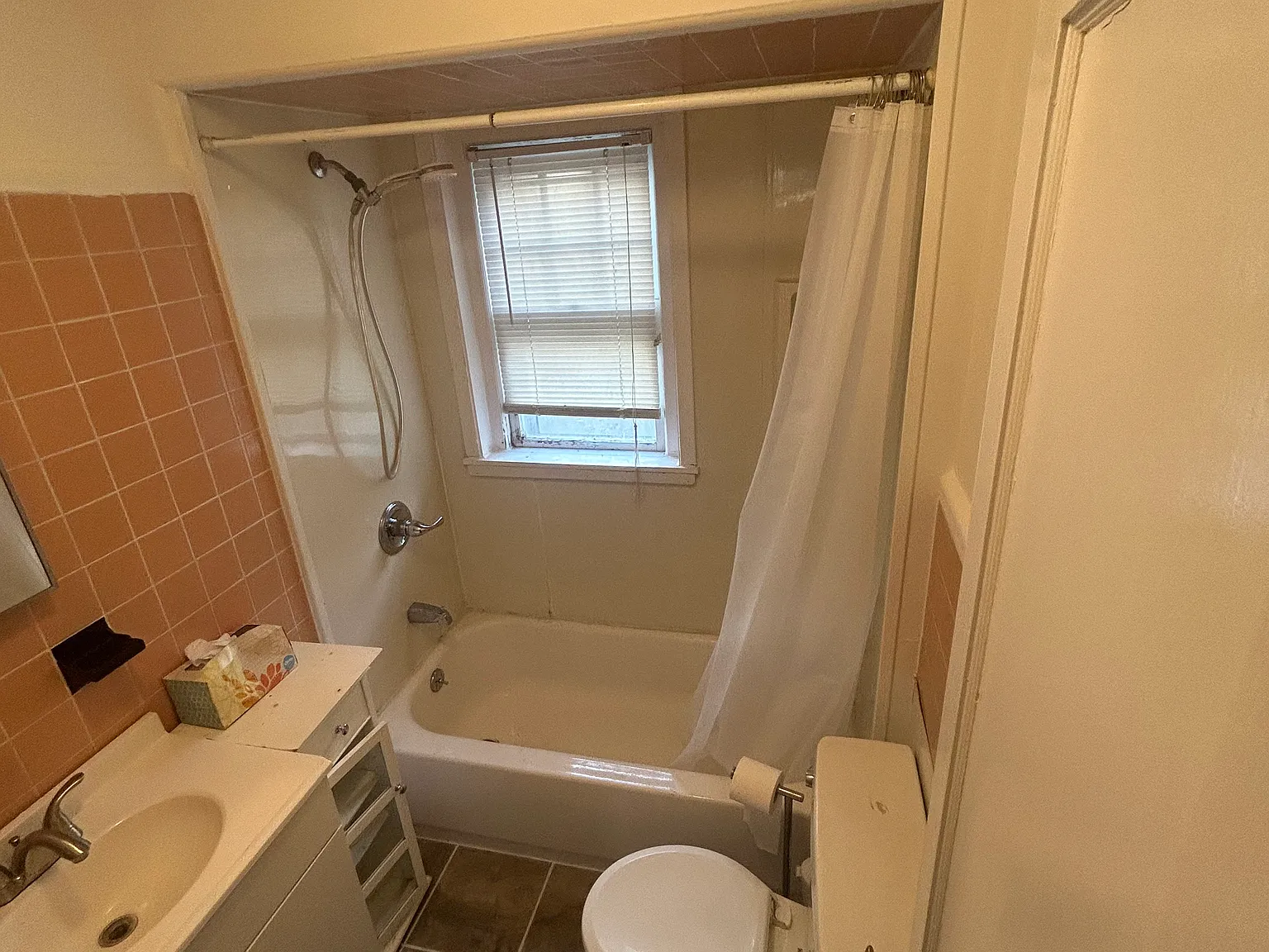 Clarendon St, Dix Hills — Photo 3