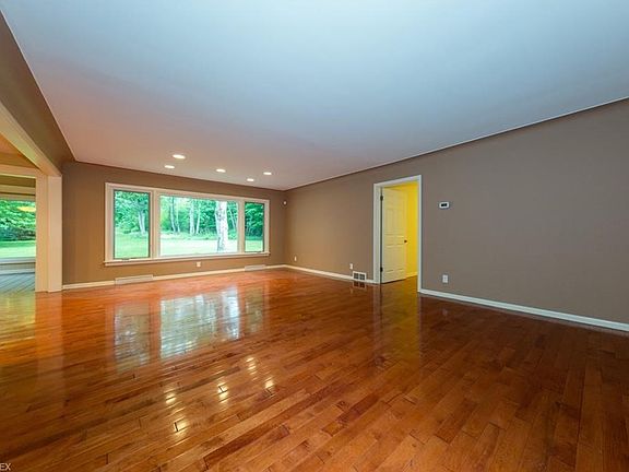 2nd image of 31300 Shaker Blvd