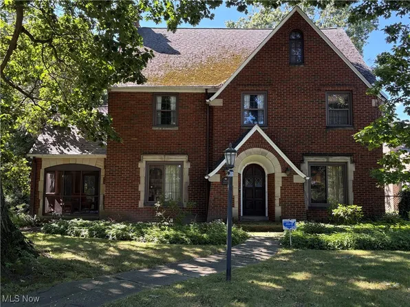 10401 Edgewater Dr, Cleveland, OH 44102