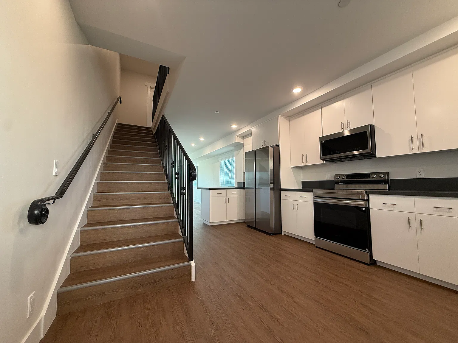 2 bed, 2.5 bath, 1266 sqft, $3,850 — Photo 2
