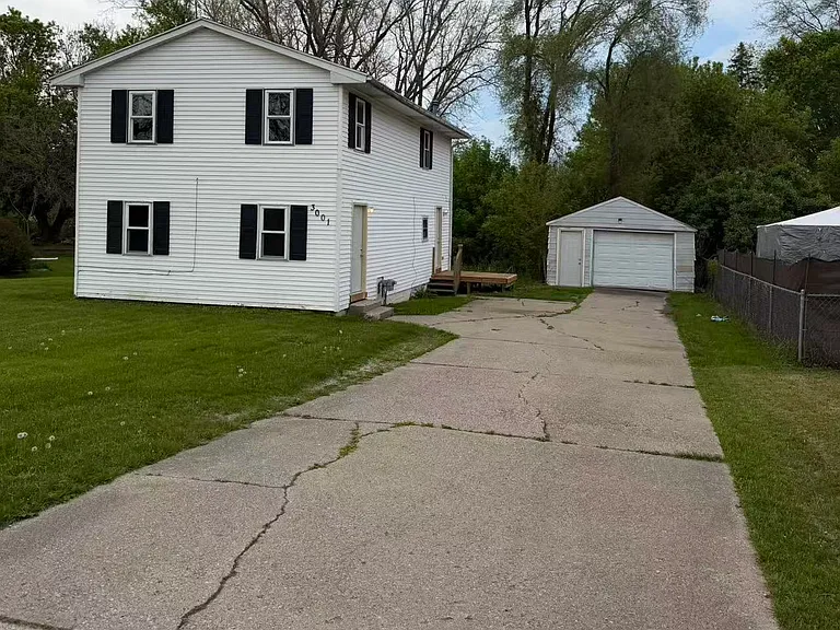 3001 Newark Ave — Photo 1