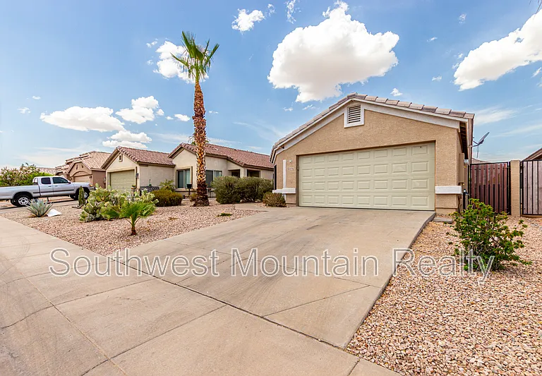 33782 N Mercedes Dr — Photo 3