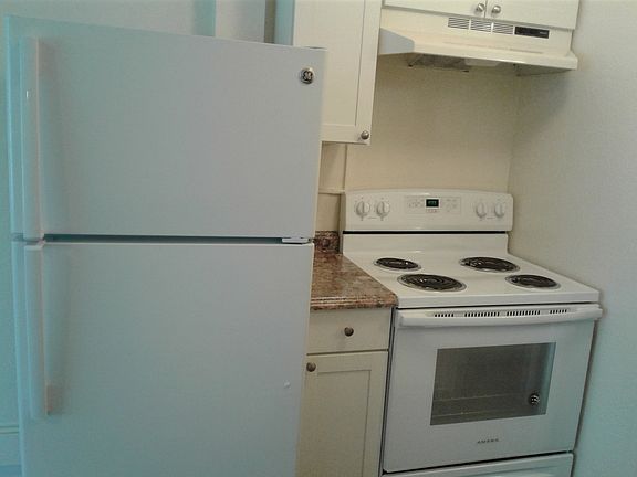 3rd image of 907 21st St APT 301