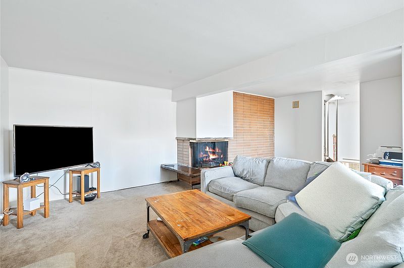 4th image of 318 3rd Avenue S