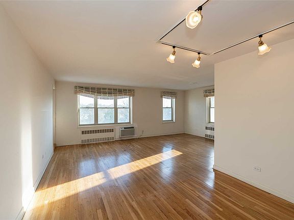 4th image of 2345 Bell Blvd APT 5H