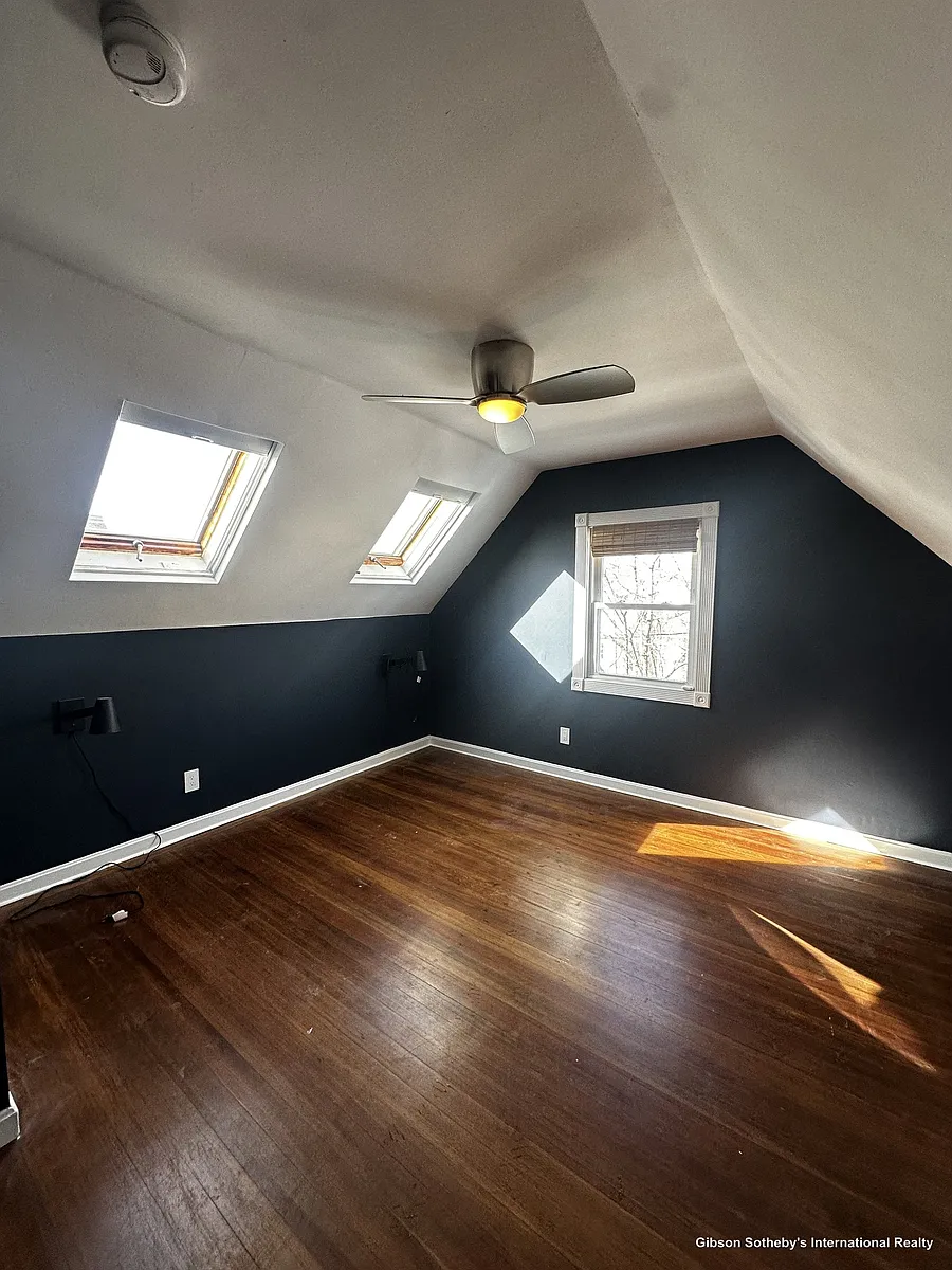 Building Photo - 52 Victoria St #B