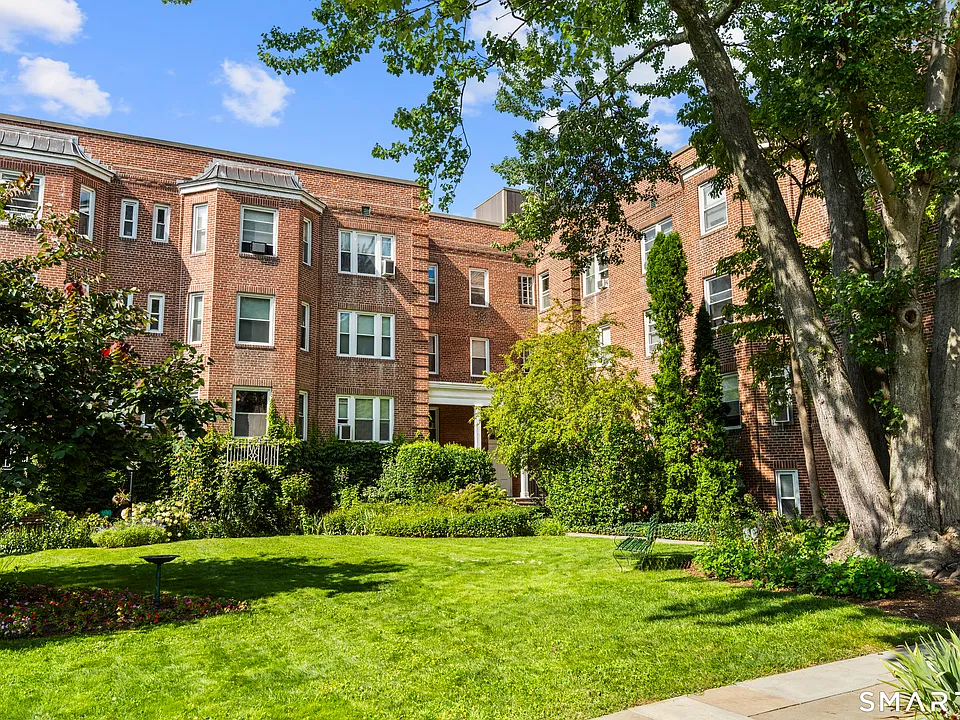 70 Strawberry Hill Ave #2-2B