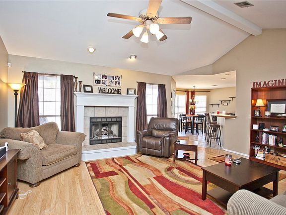 3rd image of 68 Northaven St