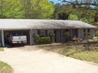 106 Redwood Dr, Palestine, TX 75801