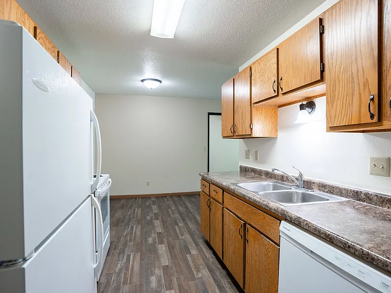 Grand Forks, ND Columbia West Apartments | 21C | Kitchen