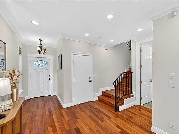 5th image of 725 W Hacienda Ave