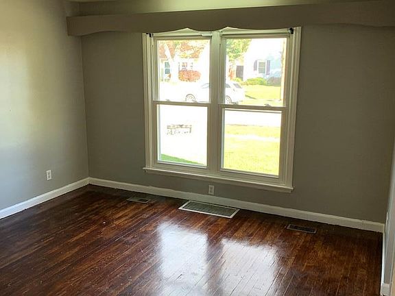 3rd image of 2241 Lakewood Ave