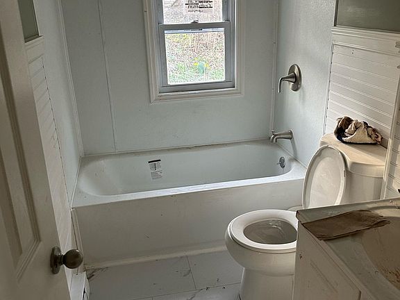 4th image of 329 N Main St