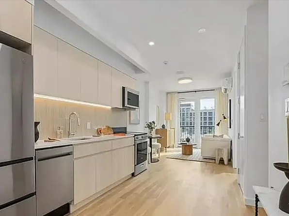 558 Sackett St #6A, Brooklyn, NY 11217