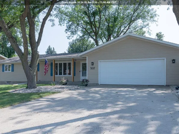 507 3rd St SE, Sioux Center, IA 51250