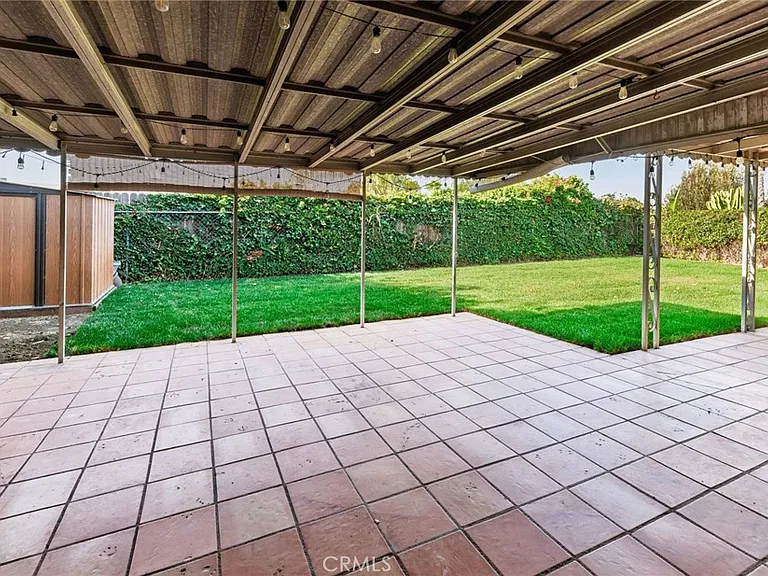 25141 Mackenzie St — Photo 13