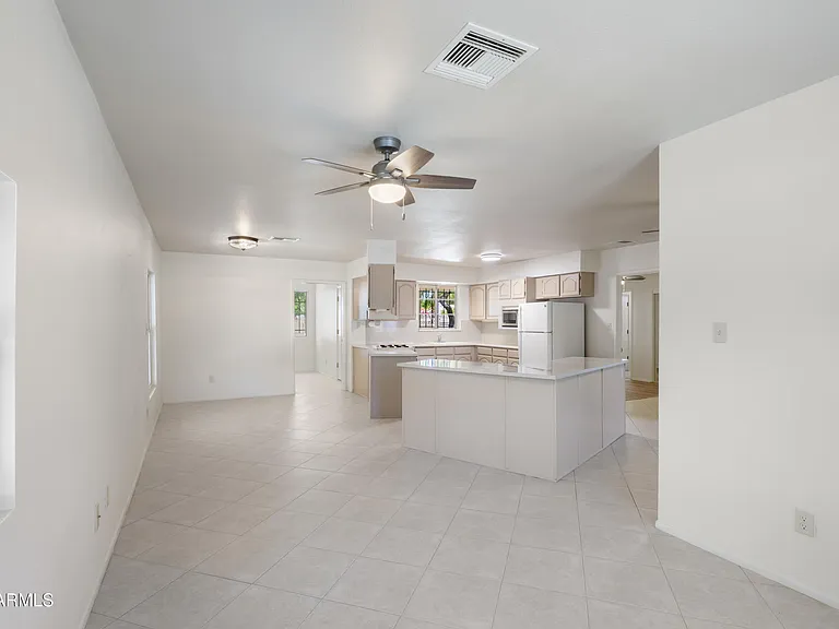 5742 N 12th Pl — Photo 3