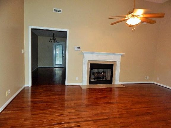2nd image of 1588 Barrywood Cir W