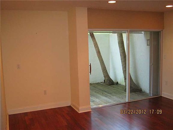 2nd image of 3146 Mary St