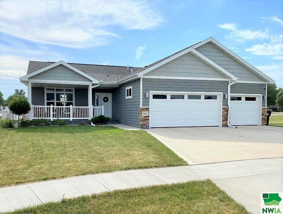 1st image of 3011 Julia Cir