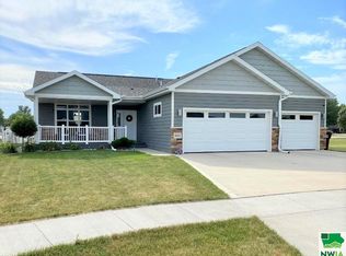 3011 Julia Cir, South Sioux City, NE 68776