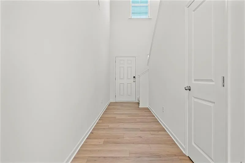 6 bed, 3.0 bath, 2532 sqft, $2,450 — Photo 2