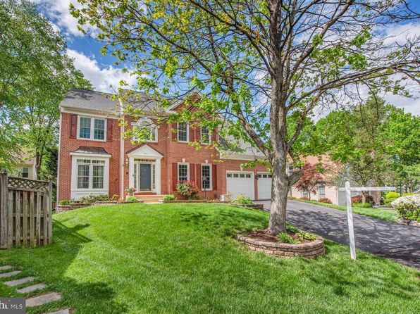 8102 Creekview Dr, Springfield, VA 22153