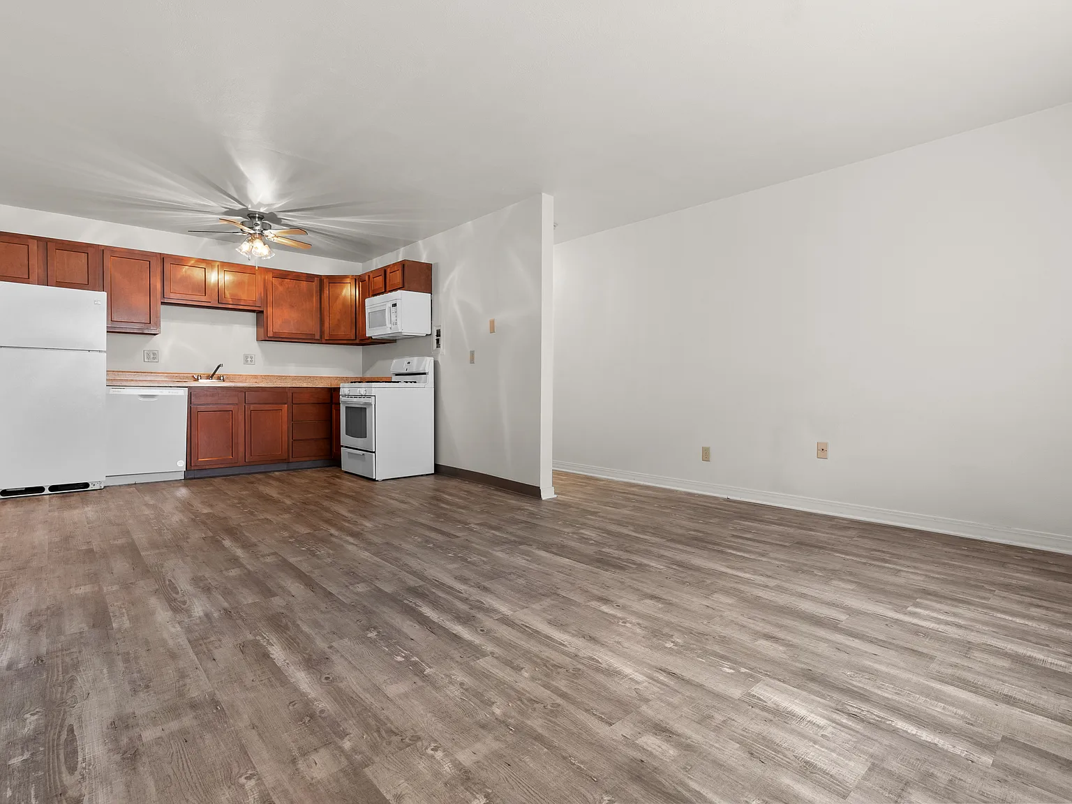 Studio, 900 sqft, $995 — Photo 1