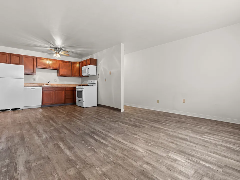 136 Main St #205
