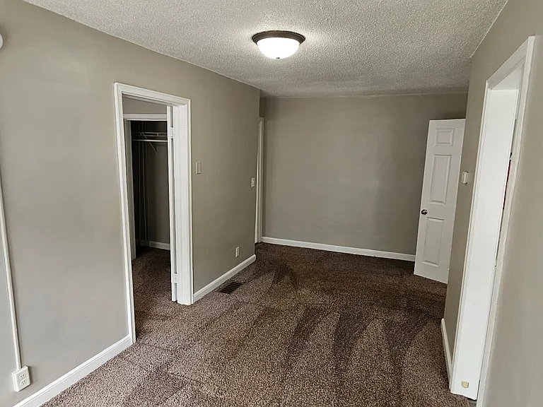 559 Charles Ave #1 — Photo 7