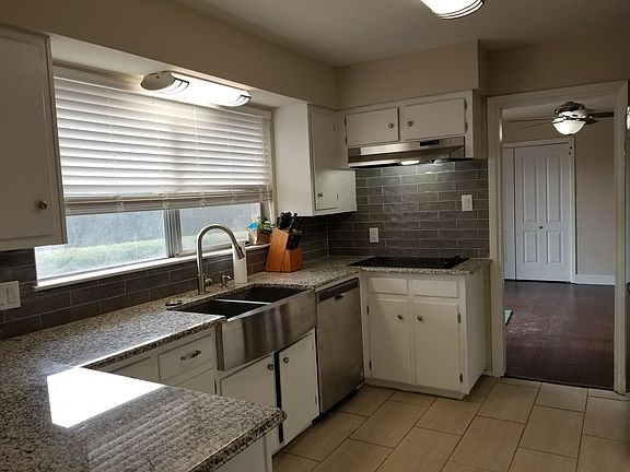 3rd image of 3920 Carman Dr