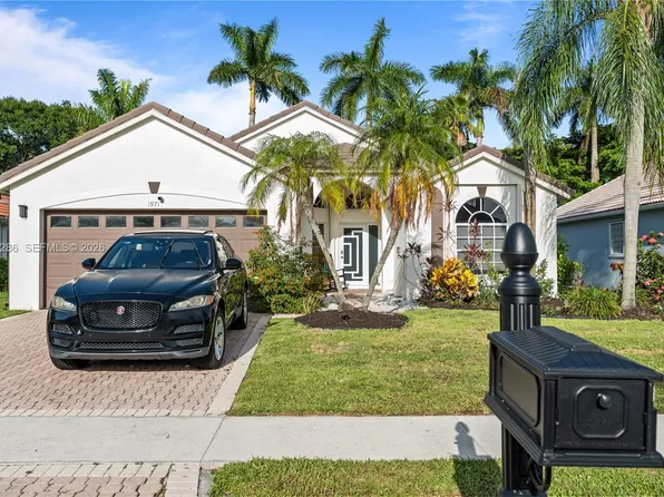 1971 Oak Berry Cir, Wellington, FL 33414