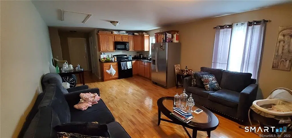 2 bed, 1.0 bath, 700 sqft, $1,900 — Photo 3