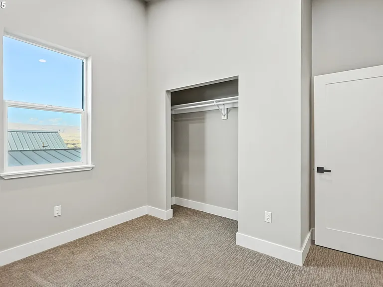 914 Clark St — Photo 10