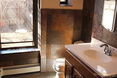 Rented by aptsandlofts.com