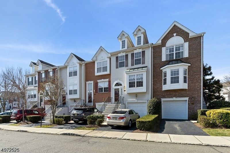 1st image of 225 Swathmore Dr