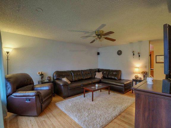 3rd image of 110 Eagle Glen Ct