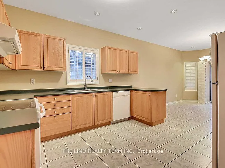 238 Deerglen Ter — Photo 5