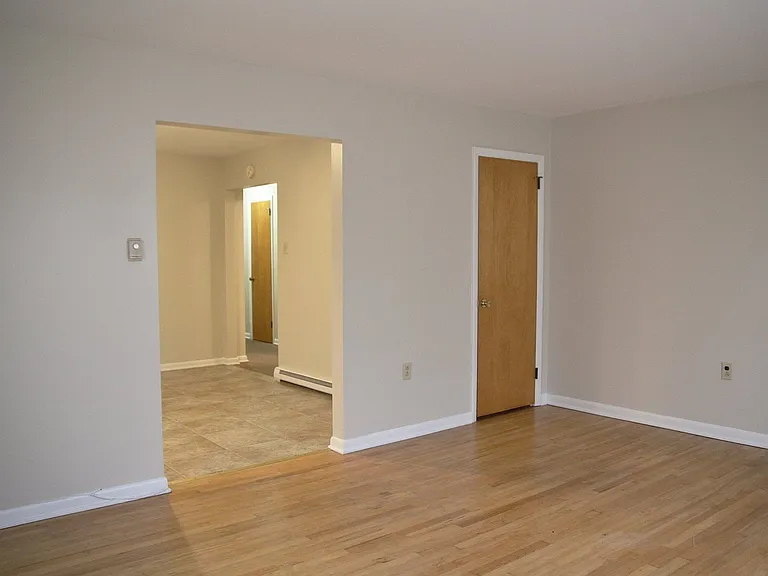 414 S Market St — Photo 2